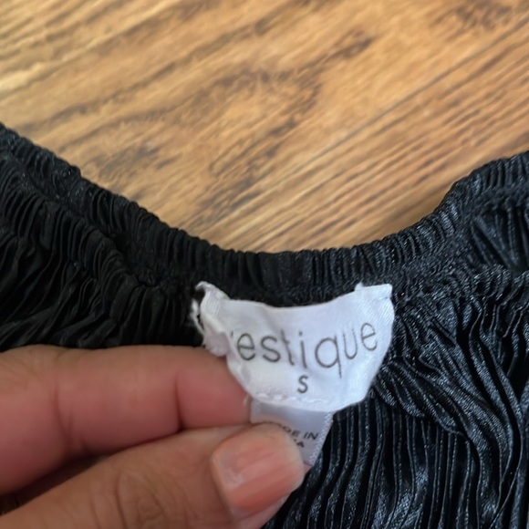 VESTIQUE PLISSE BLACK SHORTS- small - Picture 4 of 5